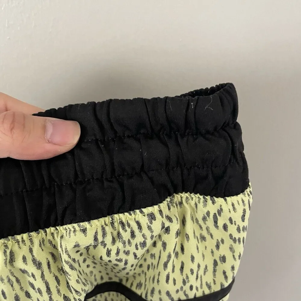 Lululemon Size 8 Yellow Printed Tracker Shorts 4
